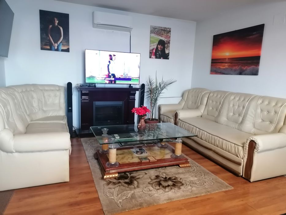 Închiriez casa la curte