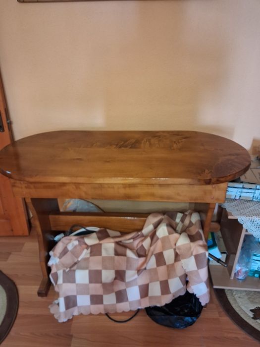 Masa din lemn intretinuta