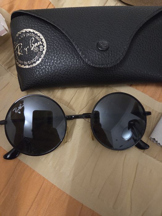 Продаются очки RayBan.