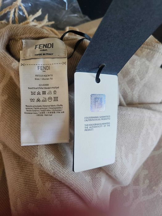 Продам пончо Fendi