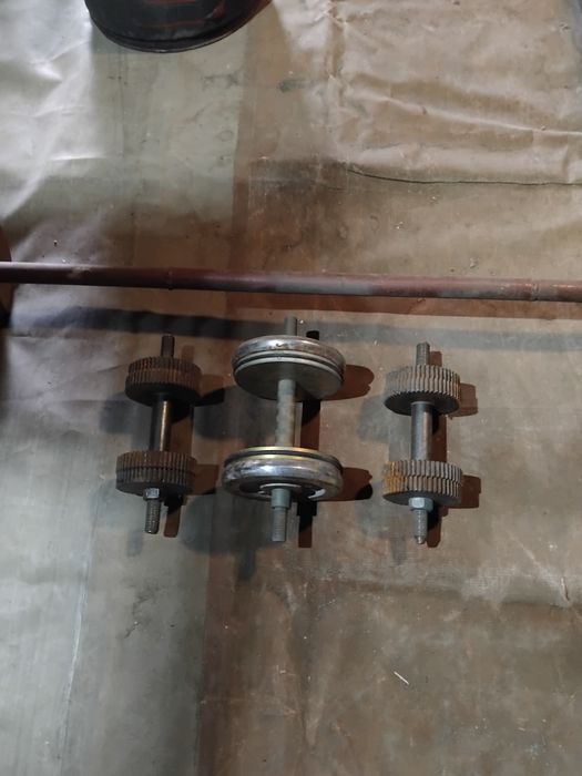 Гантели и штанга.