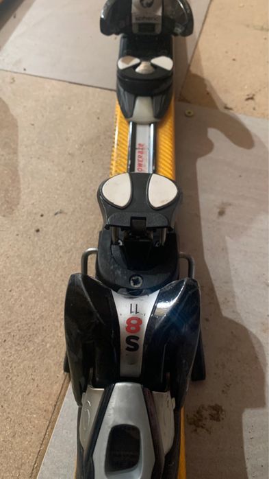 Skiuri Salomon Scream + legaturi