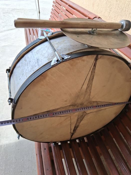 Vând instrumente muzicale