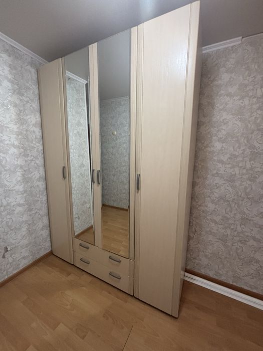 Угловой шкаф, шифоньер