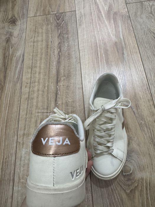 Кроссовки Veja в хорошем состоянии