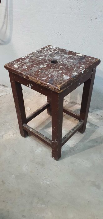 Столче -табуретка, старо, антика
