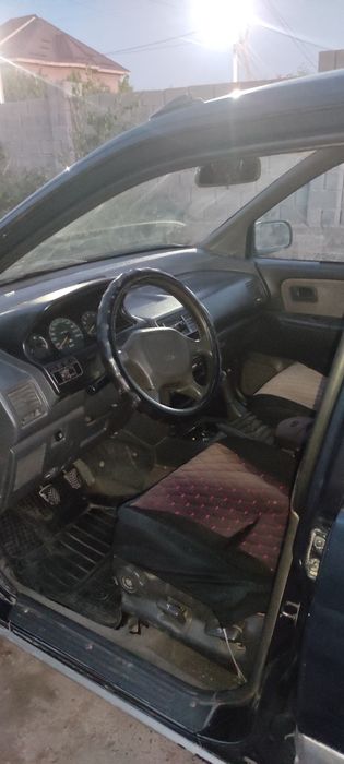 Машина mitsubishi space wagon 1993