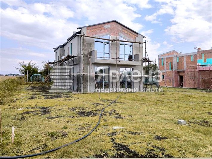 Продава се Къща в с. Равно поле, Област София-област - 270 кв.м за 1445 €/кв.м - Снимка #1