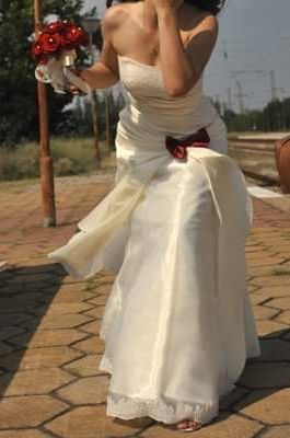 Сватбена рокля екрю