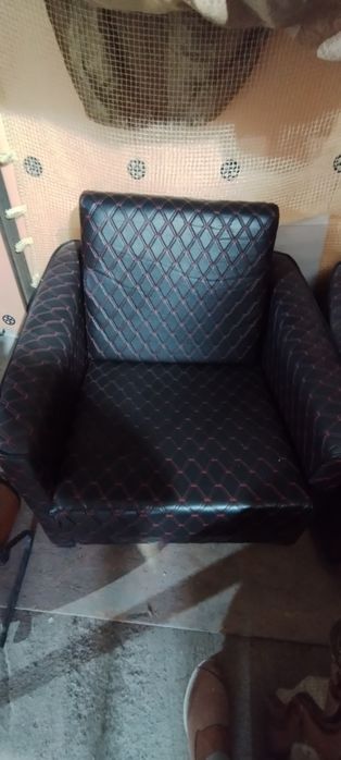 Продам кожанные кресла