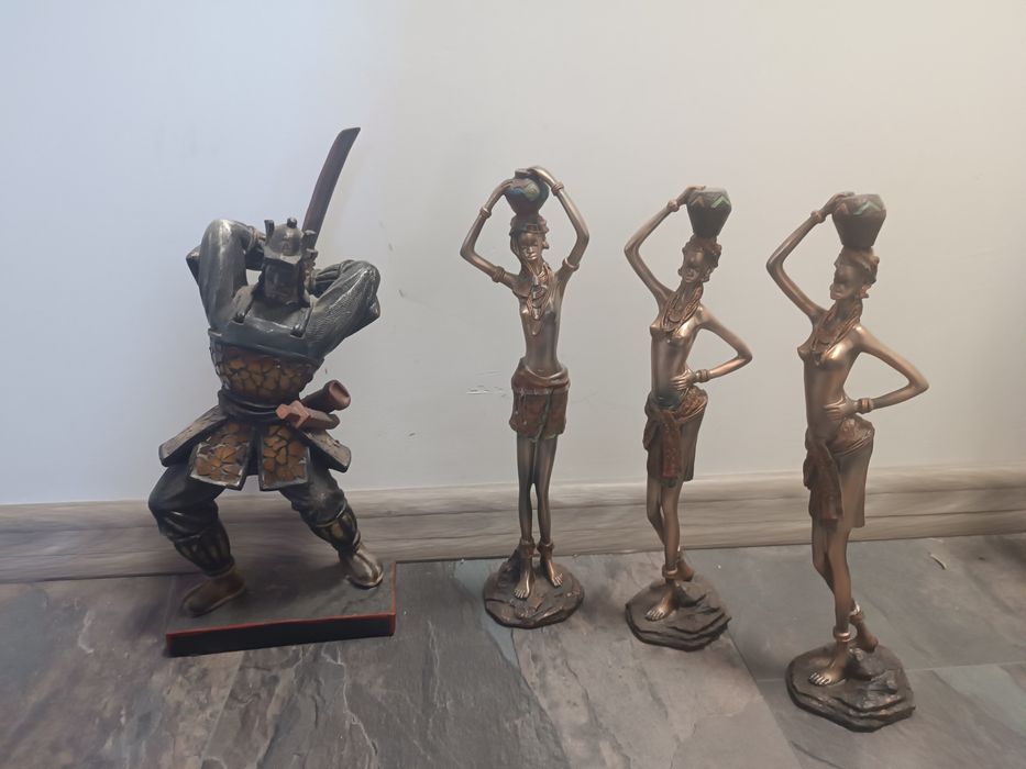 Метални статуетки