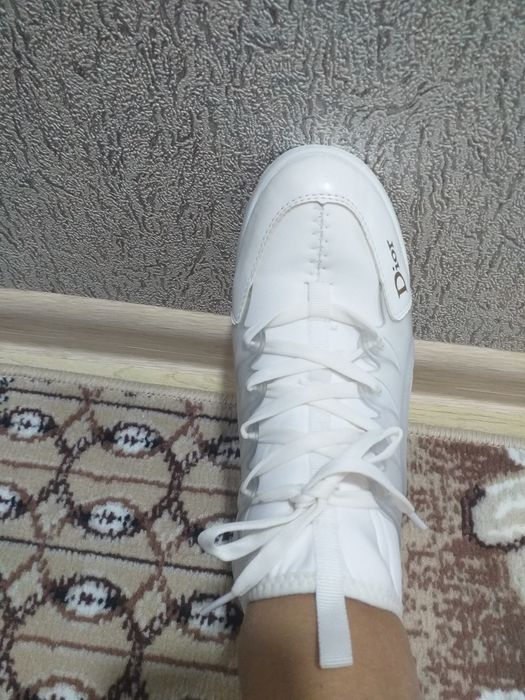 Женский кроссовка сотилади янги 40