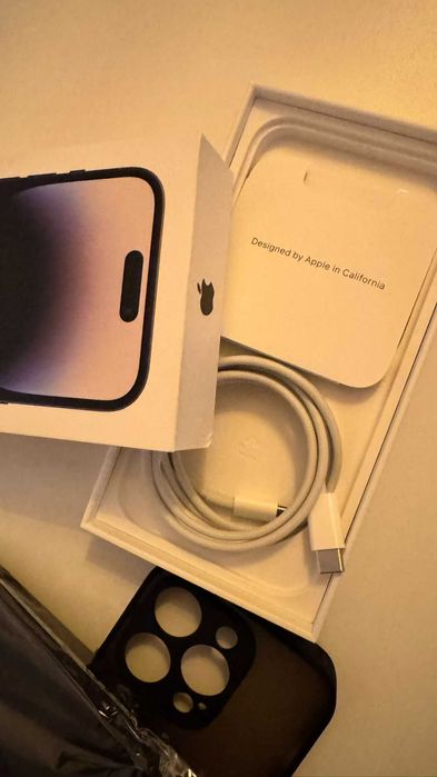 Cutie + cablu originale iPhone 14 Pro Space Black