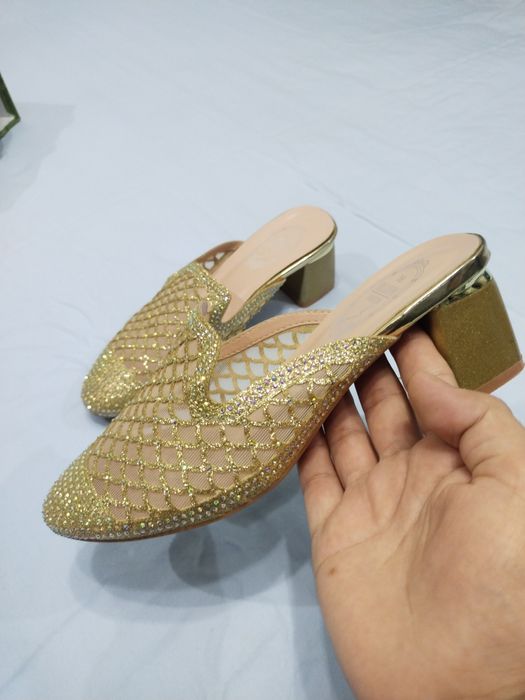 Kelinlar uchun oyoq kiyim