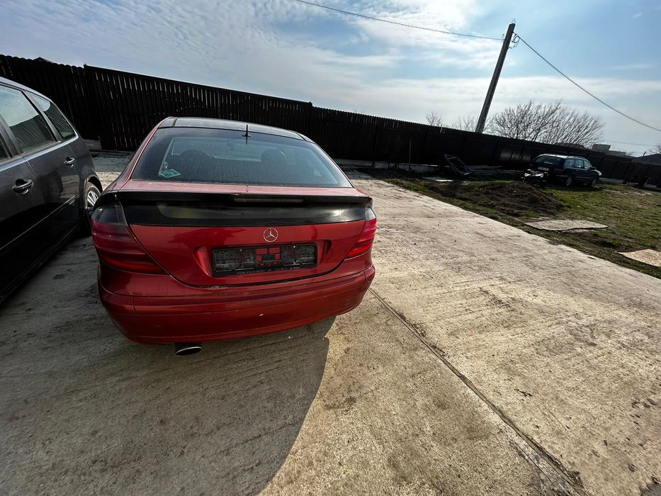 Dezmembrez Mercedes C200 Kompressor