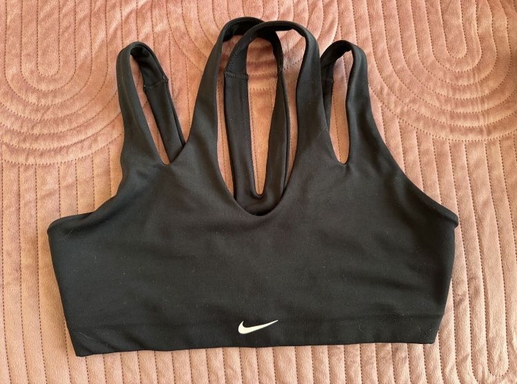Спортни сутиени/ бюстиета nike