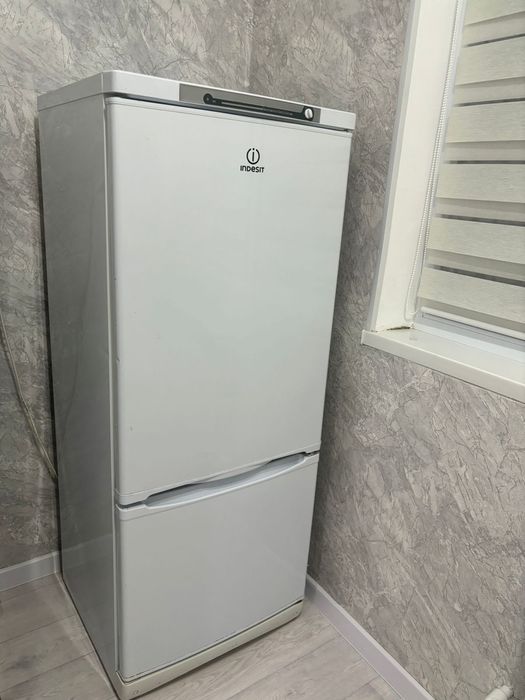 Indesit холодильник
