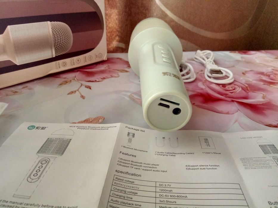 Микрофон караоке с колонкой.  MC8