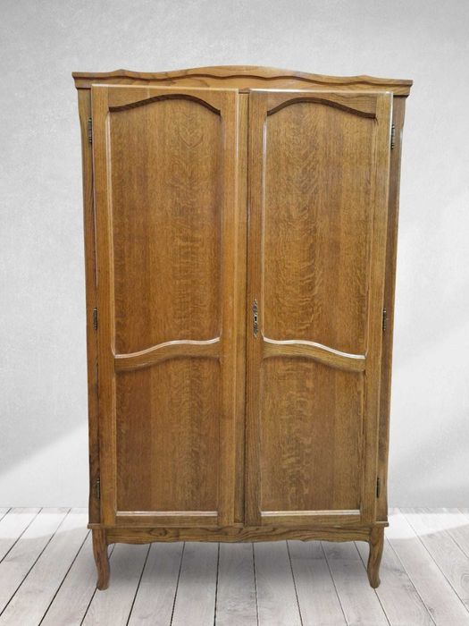 Двукрилен дъбов гардероб, два броя налични