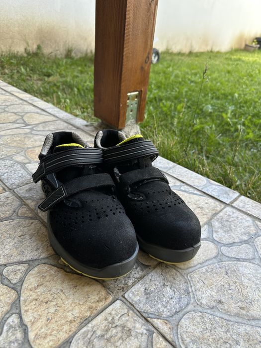 Vand bocanci folositi in stare buna