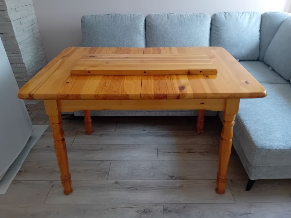 Дървена разтегателна трапезна маса