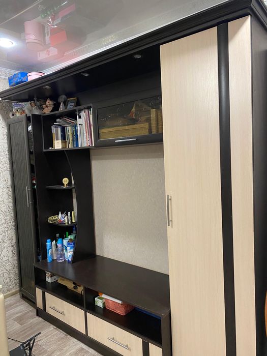 Продам горка шкаф для гостиной