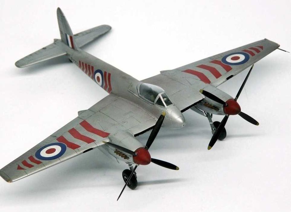 сборная модель тяжёлого истребителя D.H.Hornet 1/72 Англия