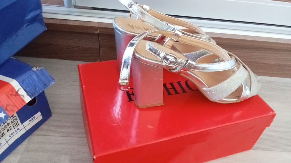 Продам женские туфли