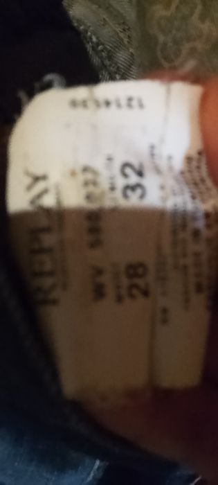 Vând blugi trapez replay