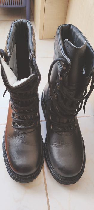 Bocanci din piele naturala cusuti