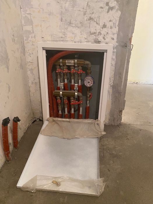 Persoana fizică  vând apartament 4 camere decomandat