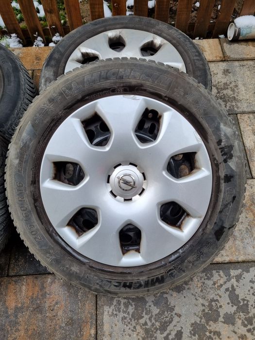 Roti iarna Opel Astra J 205 60 16 cu capace originale