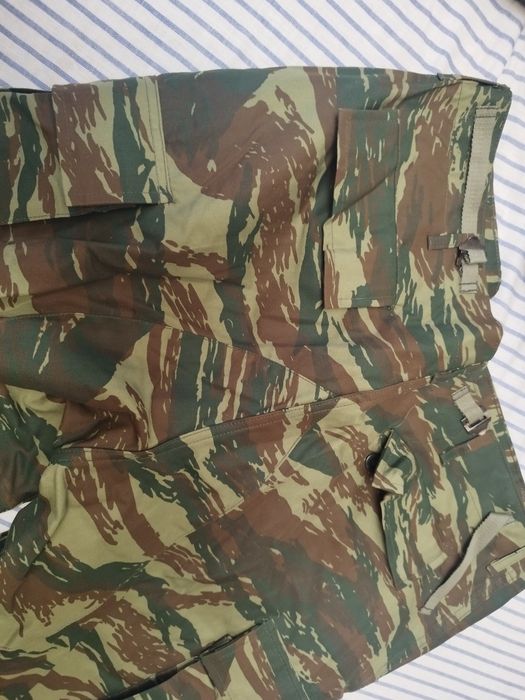 Камуфлажни панталони НОВИ,якета комплект  с елек и качулка ,Ризи