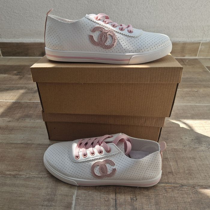 Дамски кецове в два цвята