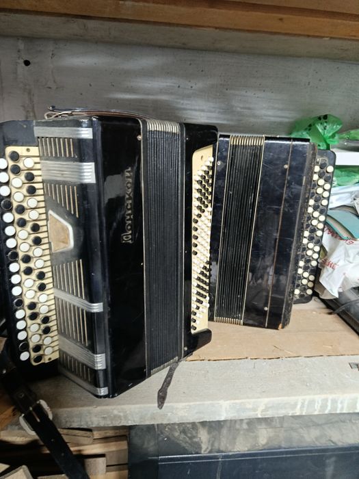 Баян 4 штуки нужен ремонт