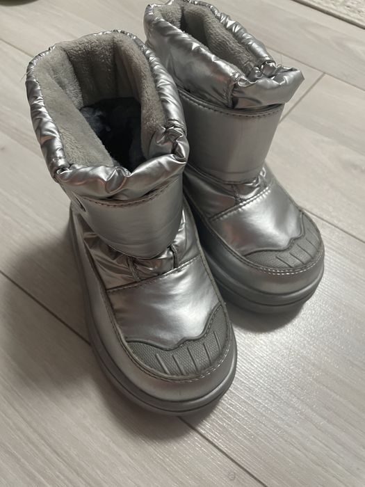 Продам зимнюю обувь для девочки.