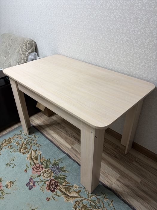 Продается кухонный стол