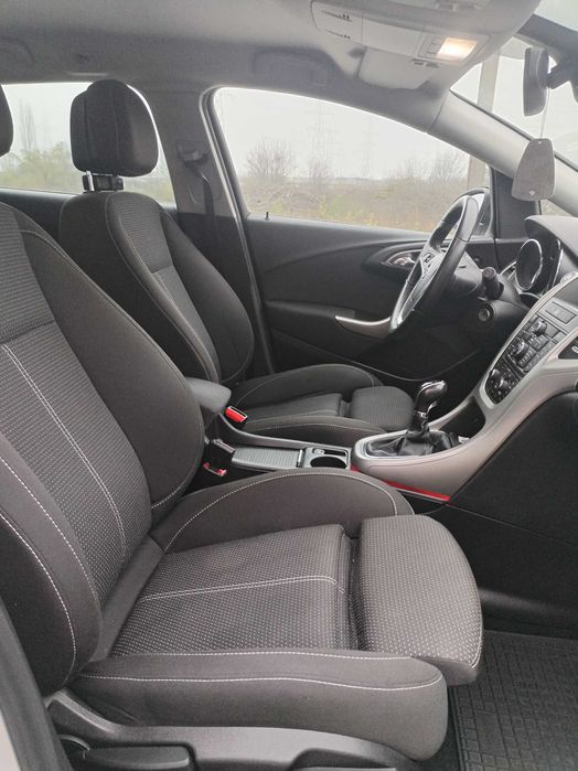 Vând ,Opel Astra j, Sport Tourer,Exklusiv,euro 5,