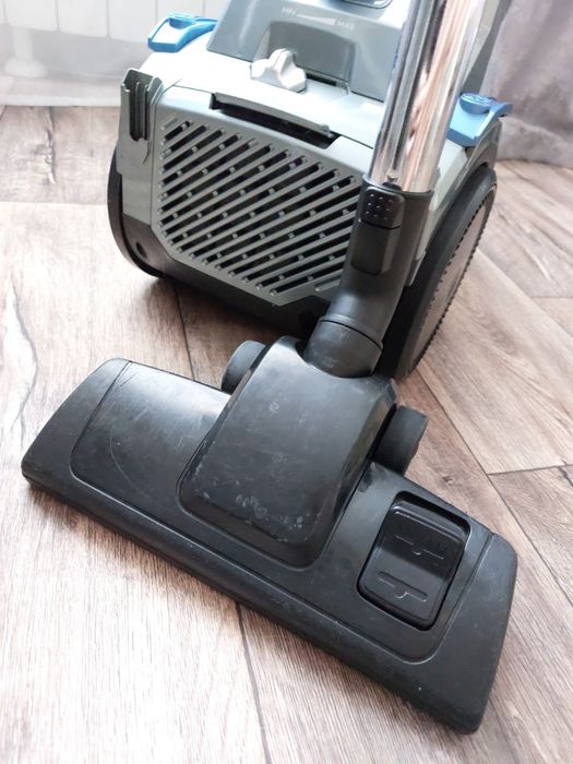 Продам Пылесос Midea