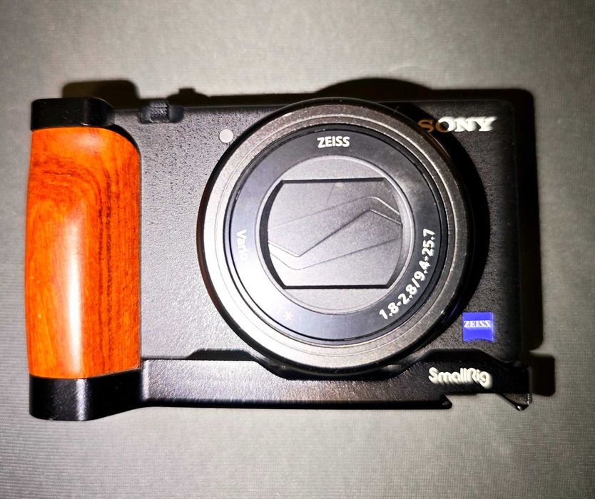 Фотоапарат за влогинг Sony ZV-1 с L грип/бракет SmalRig и екстри
