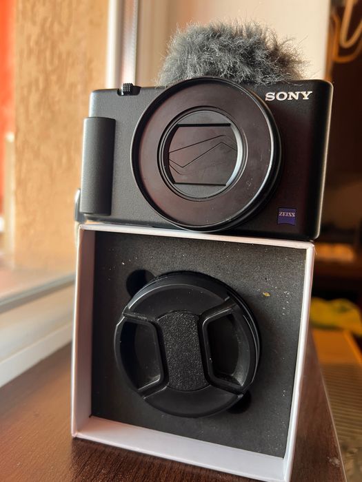Sony Zv1 + Lentila Ulanzi (Vând sau Schimb cu Drona Dji Neo )