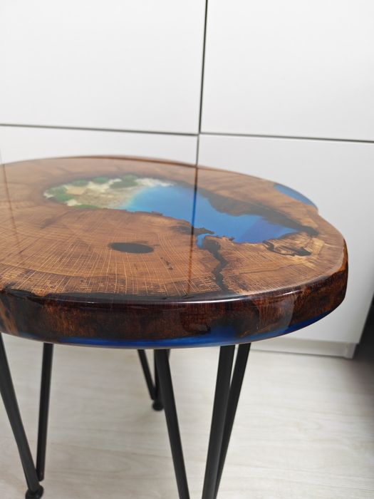 Masă din lemn de stejar și rășină epoxidică