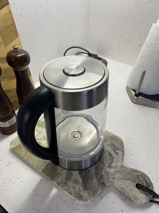 Електрическа кана с регулиране на температурата DUKA BOJE 1,7л.