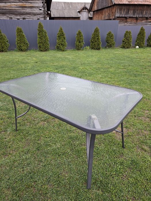 Masa terasa din sticla