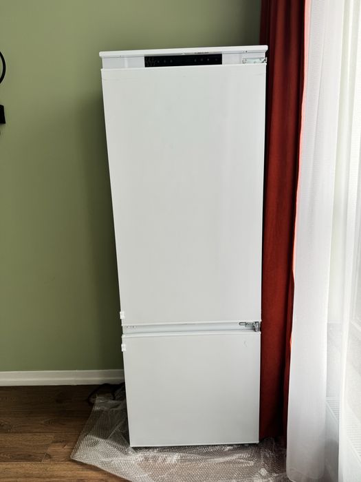 Продам новый встраиваемый холодильник Hansa BK 3387.6DFVAAW