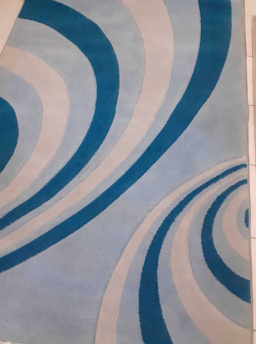 Продавам запазен мокетен килим - 35лв.