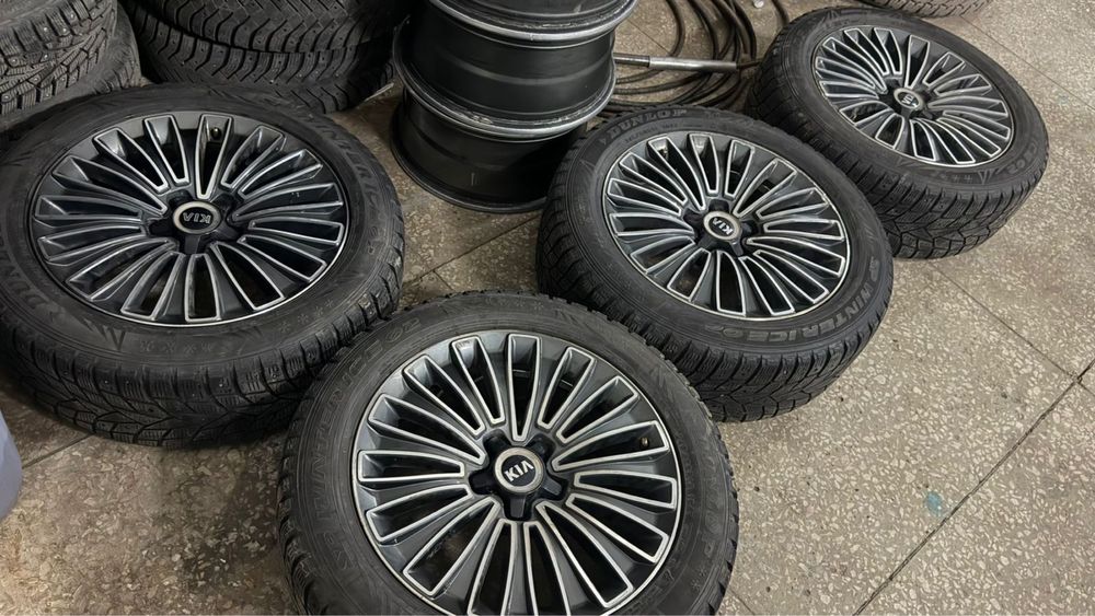 Продам диски с шинами. От KIA QUORIS