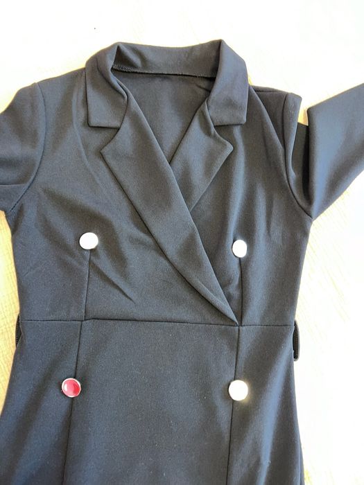 Rochie neagra tip sacou, cu slit dublu