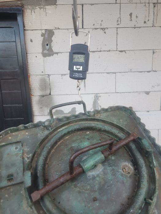 Vas din alama cu capac ermetic
