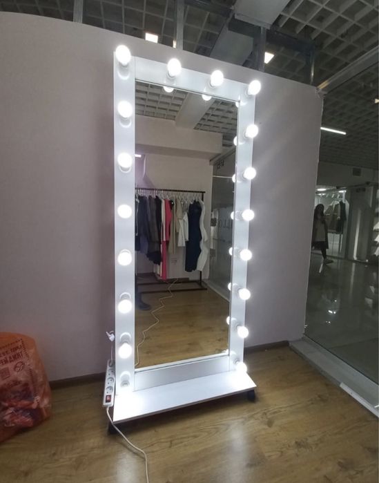 Зеркало напольное